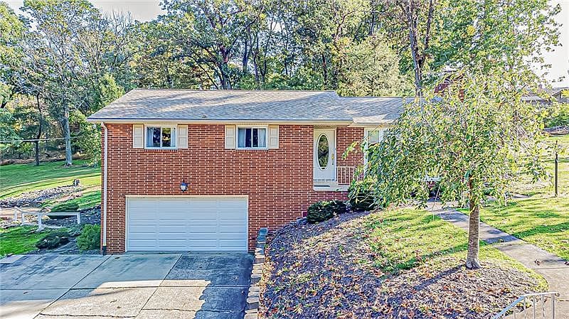 1st image of 104 N Pine Dr