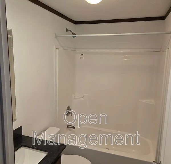 511 E 1st St #25 — Photo 15