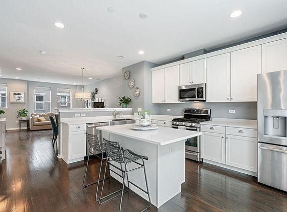 2nd image of 4645 S Lake Park Ave Unit B