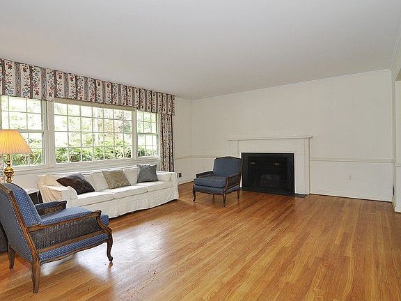 5th image of 71 Stratton Ave