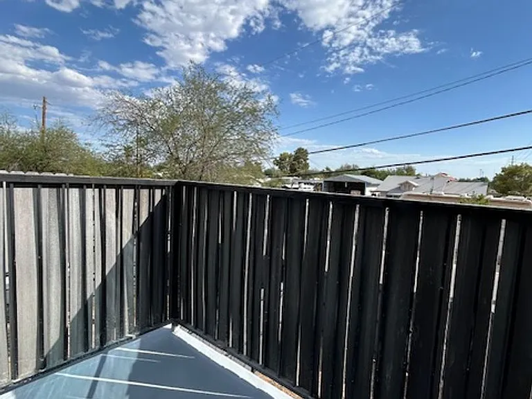 3700 N Fairview Ave — Photo 14