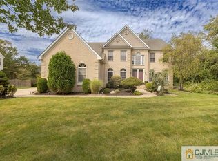 5 Lori Ct, Somerset, NJ 08873