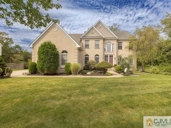 5 Lori Ct, Somerset, NJ 08873