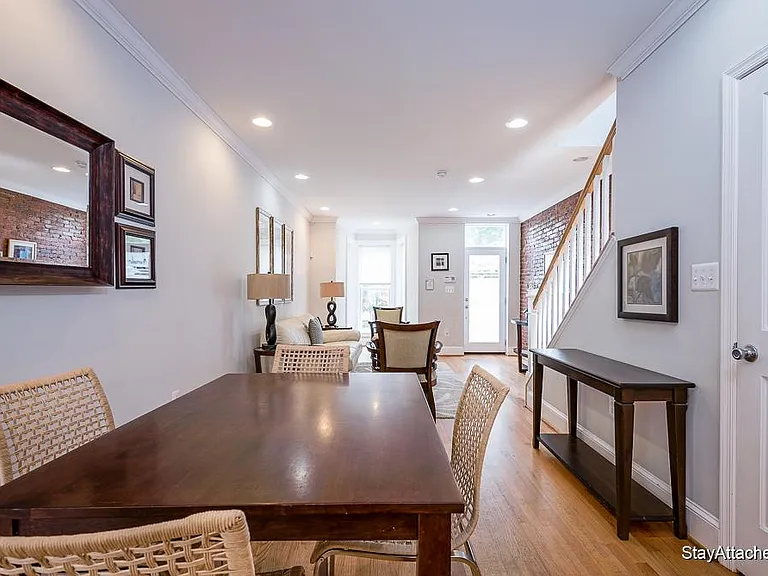 221 E St NE — Photo 4