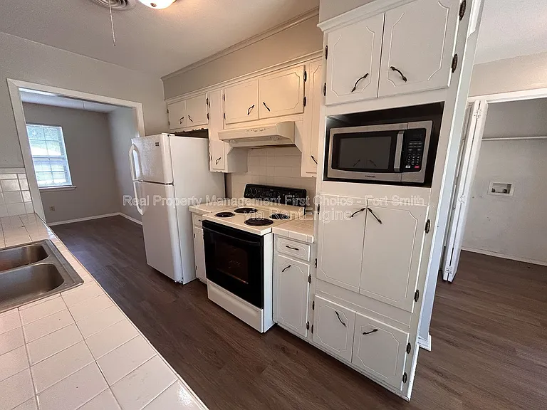 6315 Crimson Ave — Photo 10