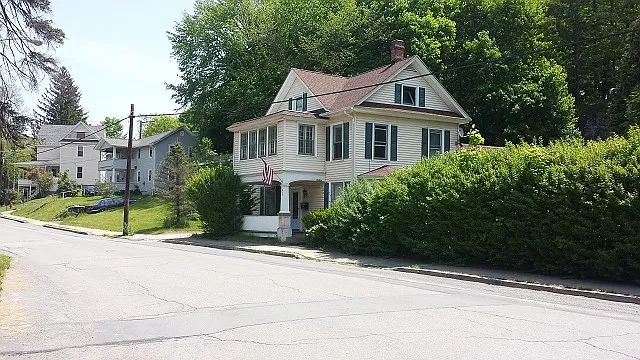 115 Center St photo 1