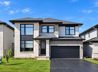 306 Memorial Grv, Ottawa, ON K1X0C8