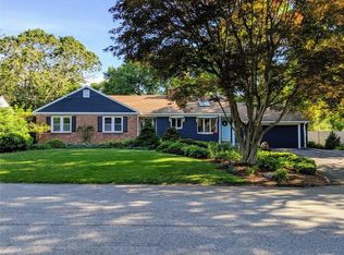 24 Winthrop Dr, Barrington, RI 02806