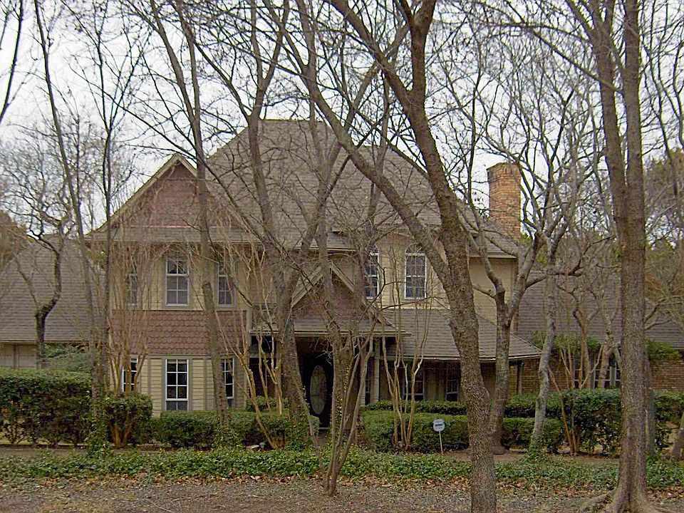 Big house in Little Woods