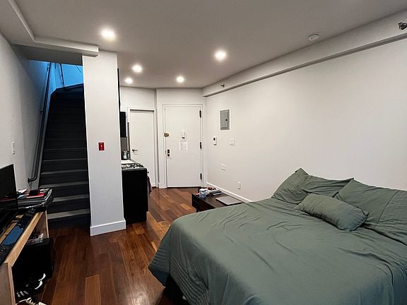 5th image of 515 E 5th St APT 6C