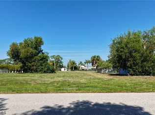 212 SE Santa Barbara Pl, Cape Coral, FL 33990