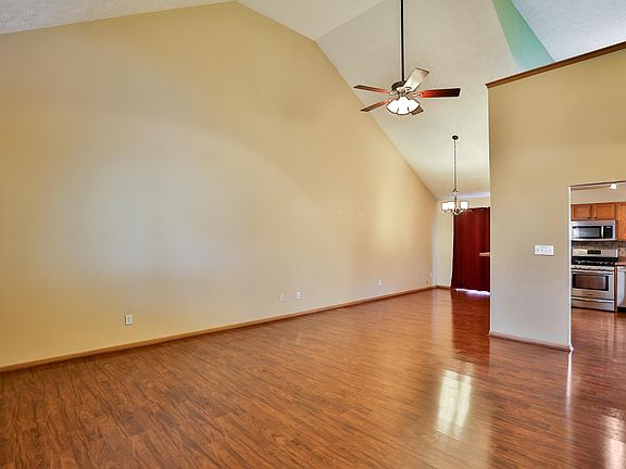 3rd image of 939 Thornhill Dr