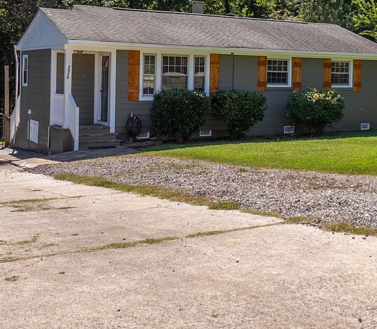 3 bed, 960 sqft, $1,700 — Photo 2