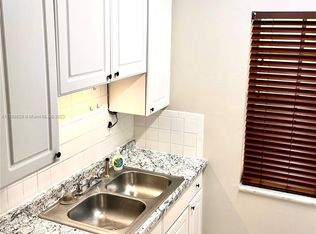 900 NE 26th St APT 10, Fort Lauderdale, FL 33305