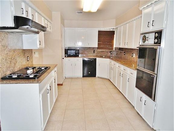 3rd image of 10610 Sagemeadow Ln