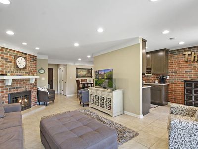 30 Abbey Villa CIRCLE UNIT C, Fontana, WI, 53125