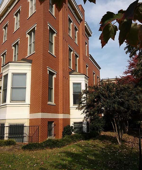 2nd image of 658 Massachusetts Ave NE