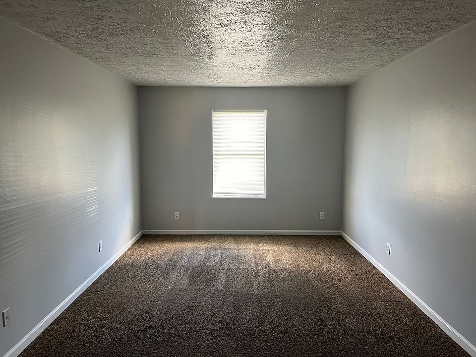 1st image of 628 N Woodland Dr APT 5