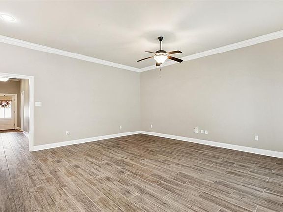 4th image of 452 Tiger Ave