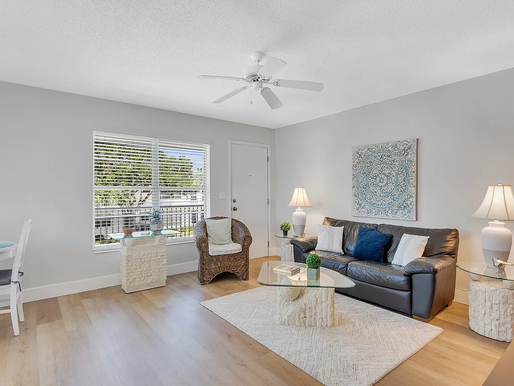 2 bed, 1000 sqft, $3,200 — Photo 3