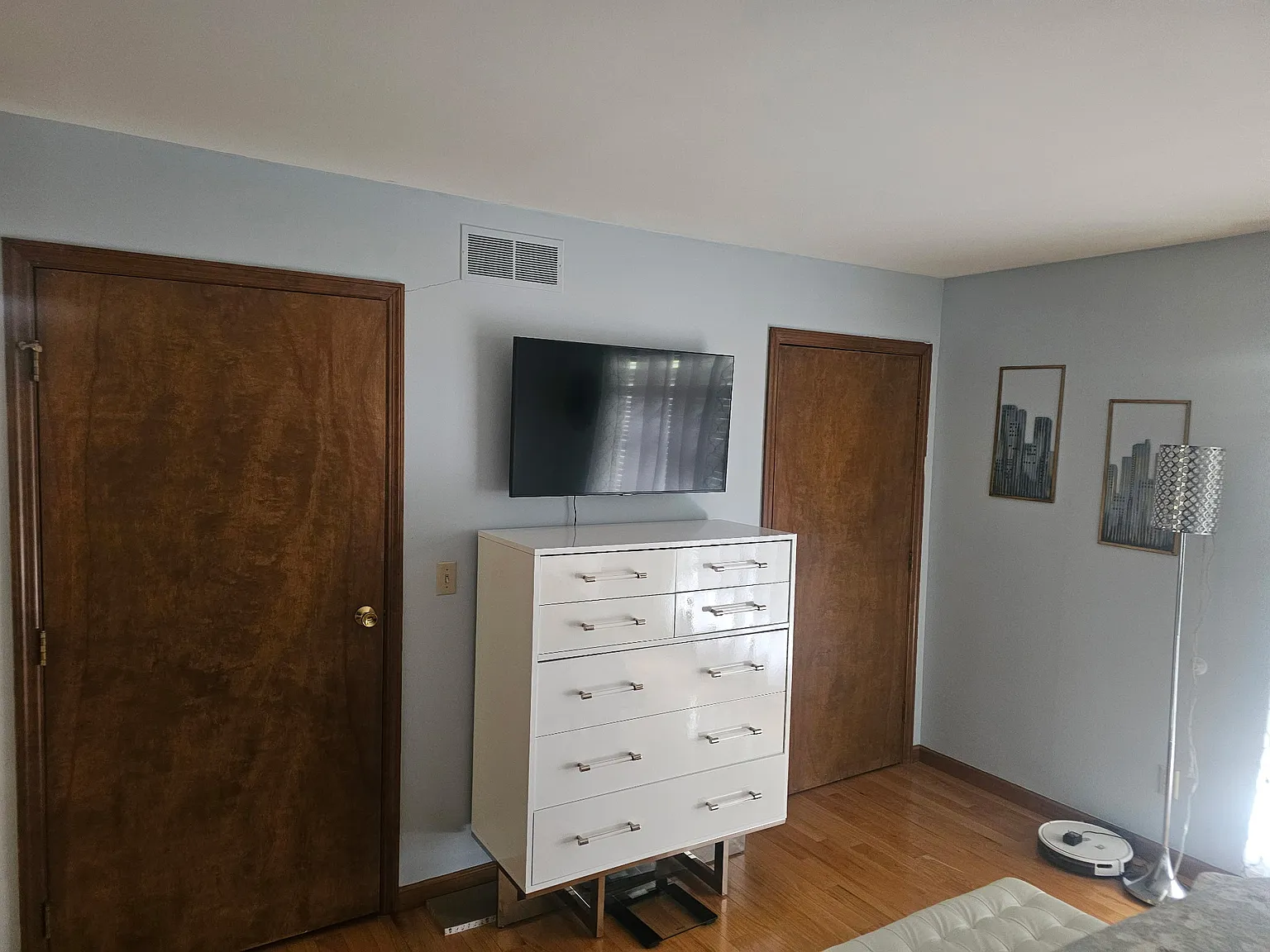 1 bed, 1155 sqft, $1,350 — Photo 2