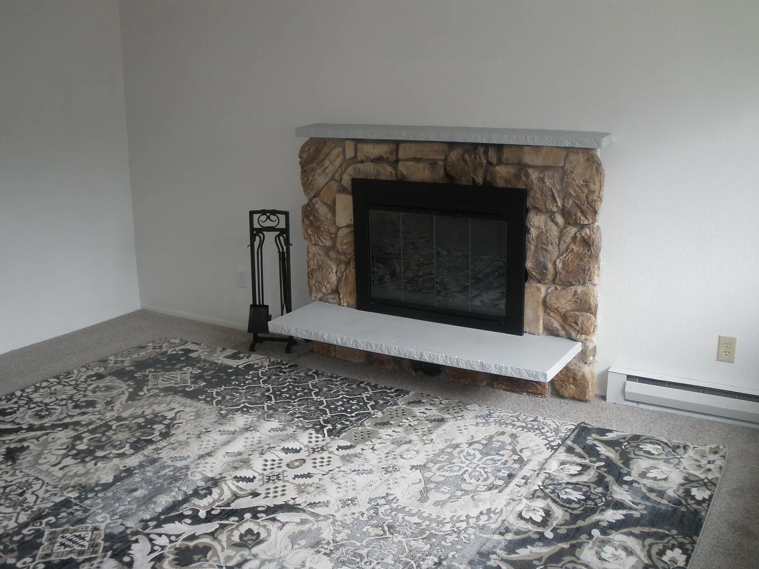 3 bed, 1000 sqft, $1,850 — Photo 1