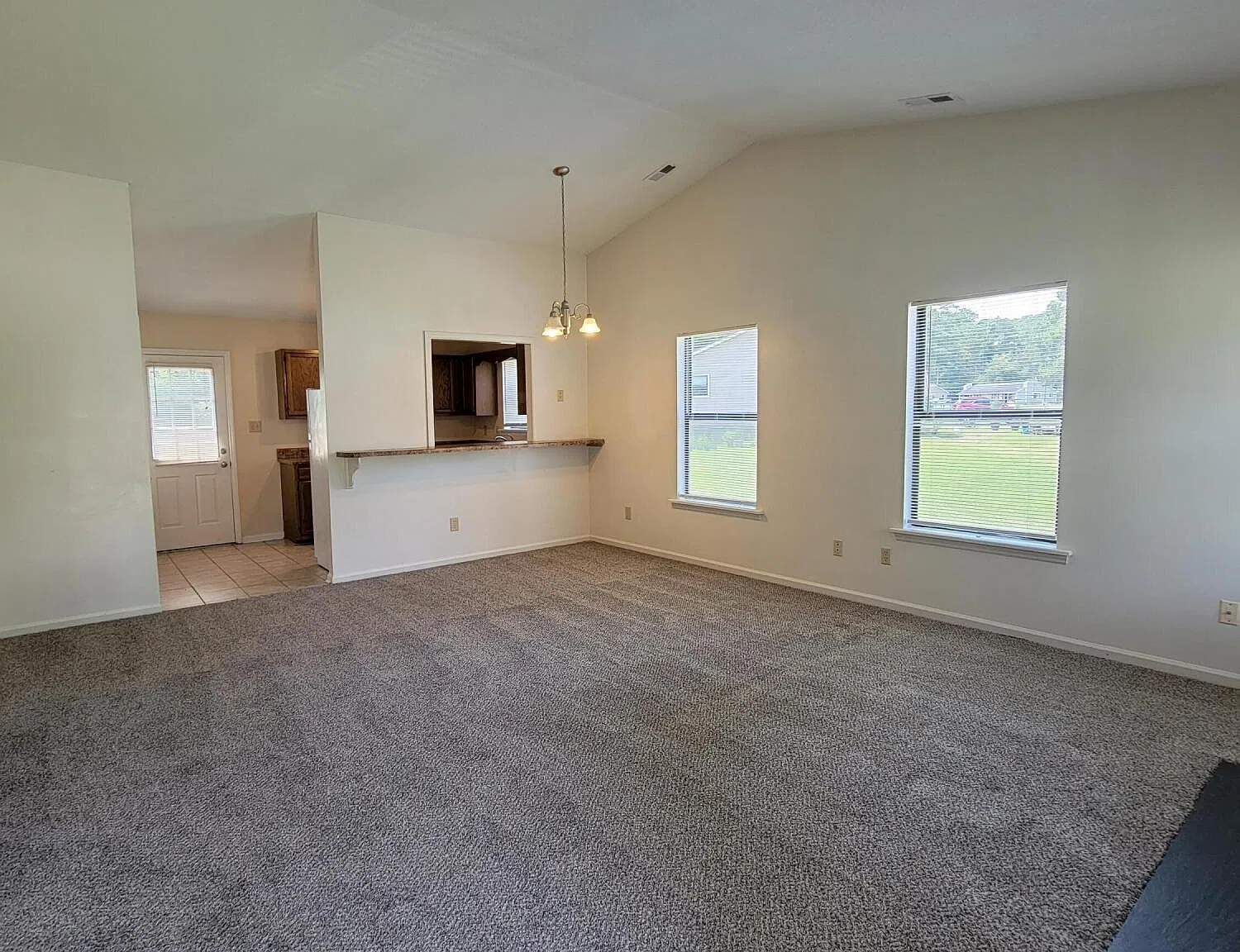 2 bed, 2.0 bath, 1000 sqft, $1,275 — Photo 2