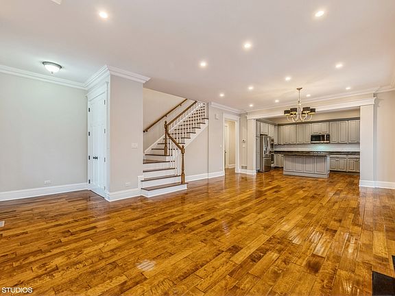 5th image of 588 Chicago Ave