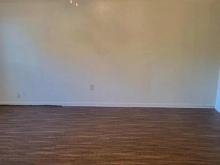 1404 Sunny Ct — Photo 3