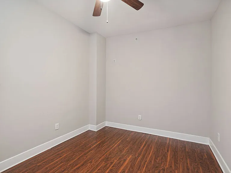 2001 Spring Garden St #305 — Photo 25