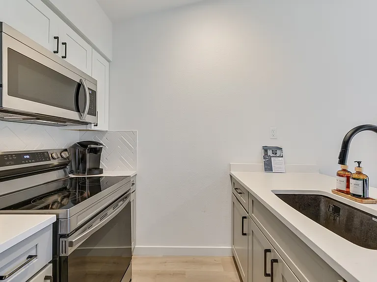 1219 Hollow Creek Dr — Photo 8