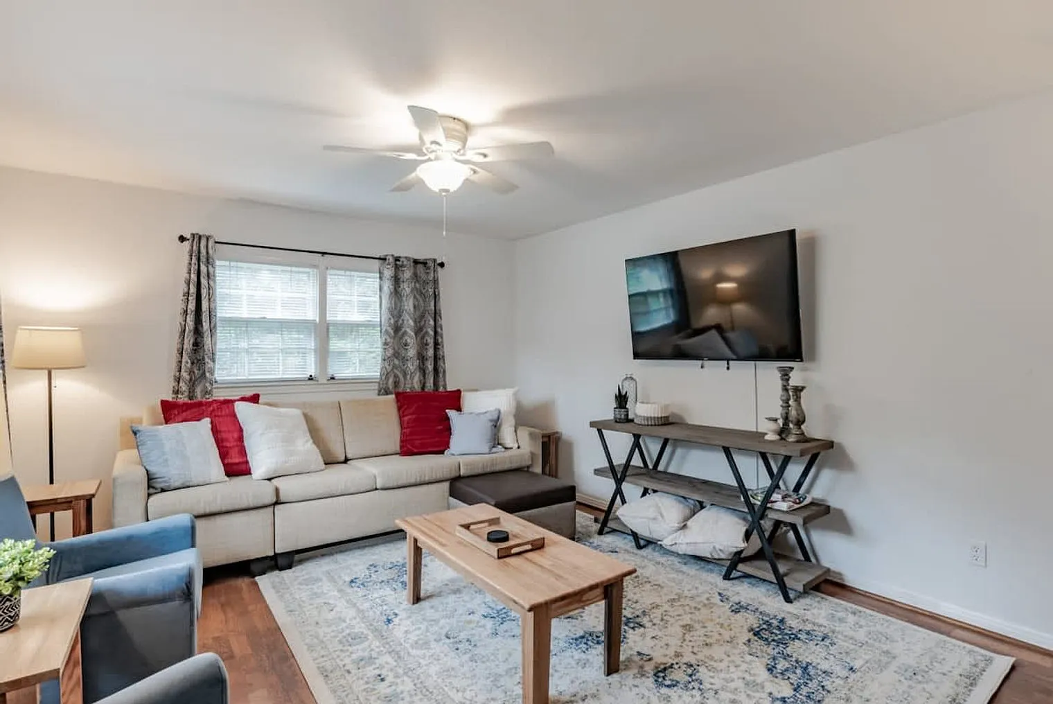 4 bed, 2.0 bath, 1797 sqft, $3,816 — Photo 4