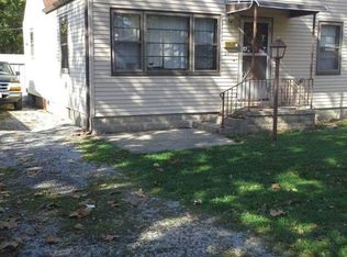 2411 S 12th St, Springfield, IL 62703