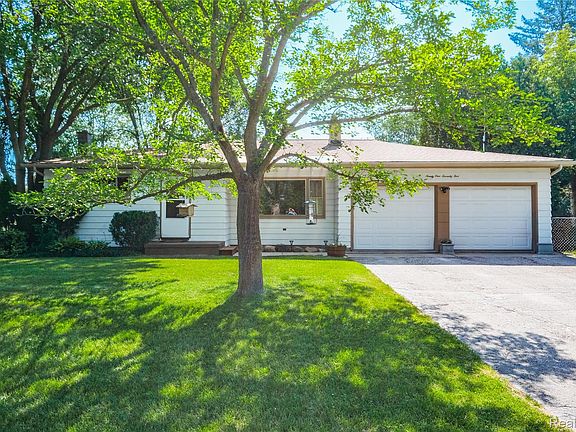 3rd image of 9175 Bernice Dr