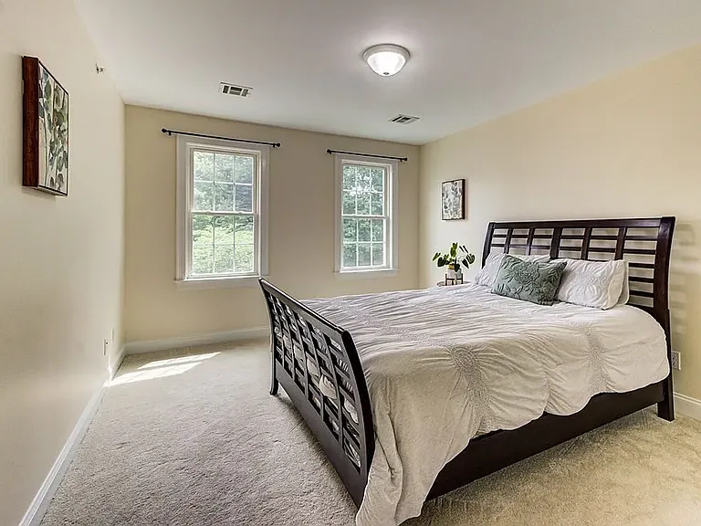 23 Holbrook Ln — Photo 14