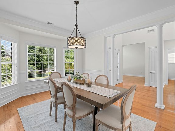 4th image of 207 Traymore Way