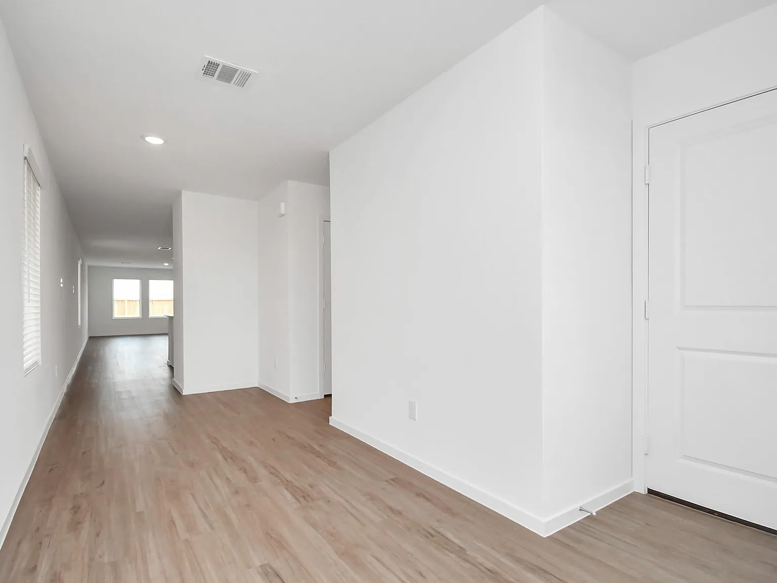 4 bed, 2.0 bath, 1670 sqft, $2,095 — Photo 4