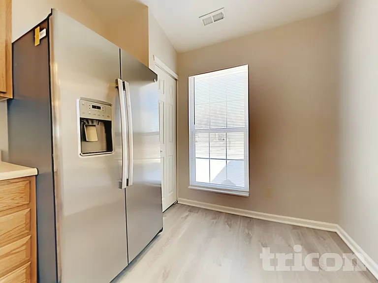 1420 Pencross Ln — Photo 5