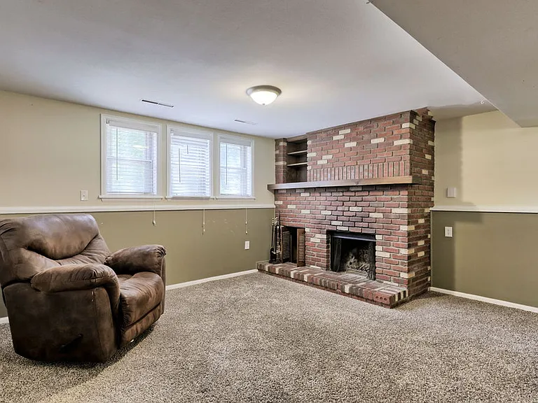 1306 Woodcrest Ct — Photo 20