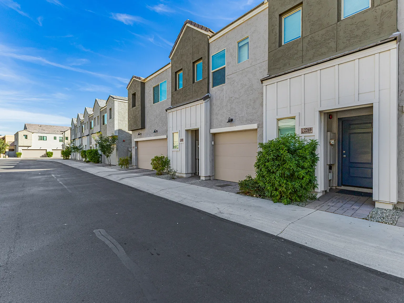 2 bed, 2.5 bath, 1457 sqft, $2,049 — Photo 3