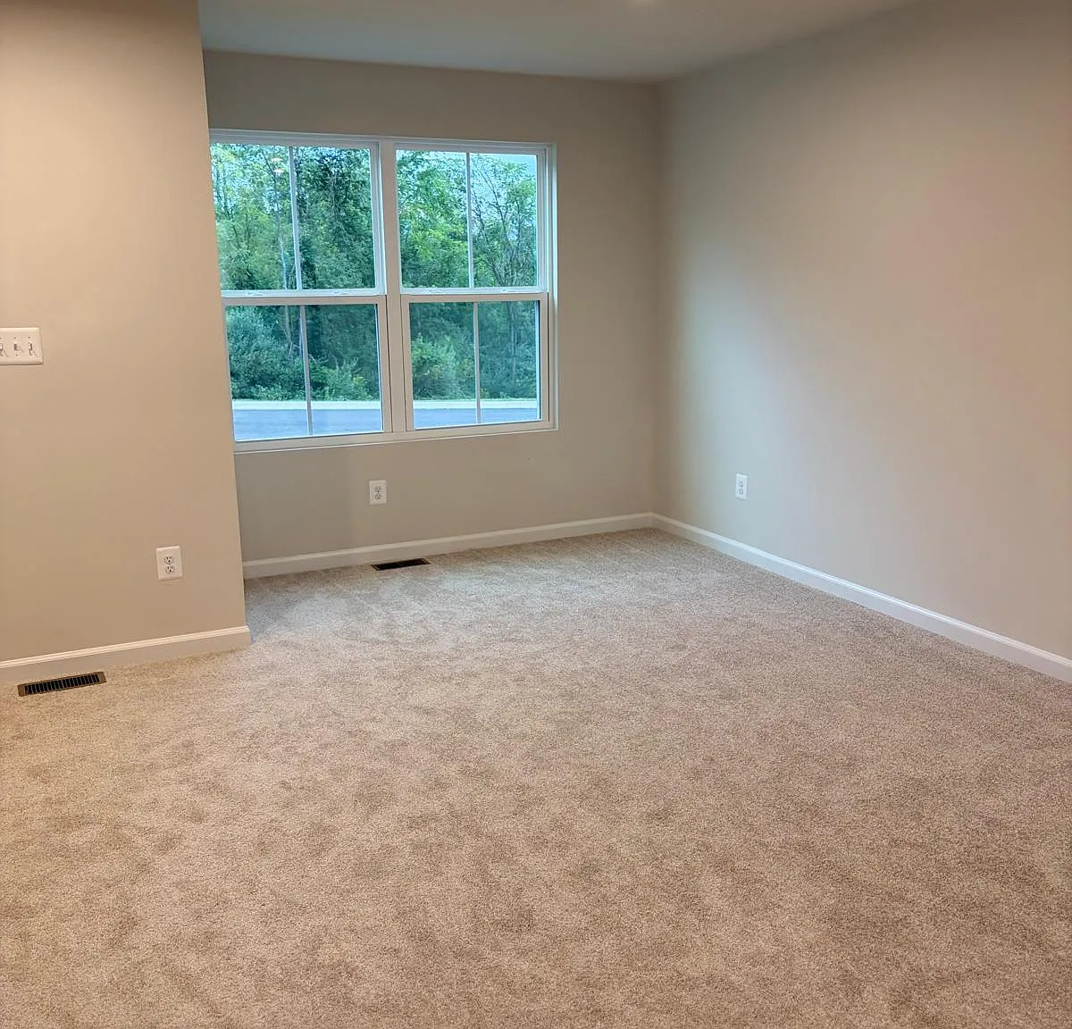 3 bed, 2.5 bath, 1220 sqft, $1,900 — Photo 3