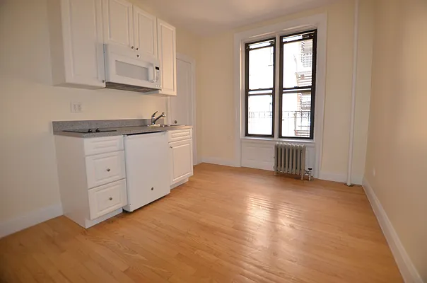 Rented by Manhattan Realty Group | media 10