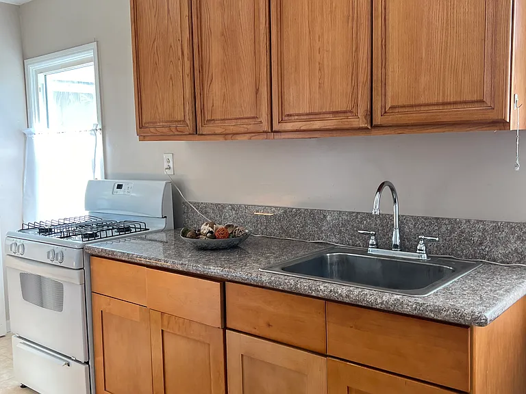 5575 1/2 Angelus Ave — Photo 19