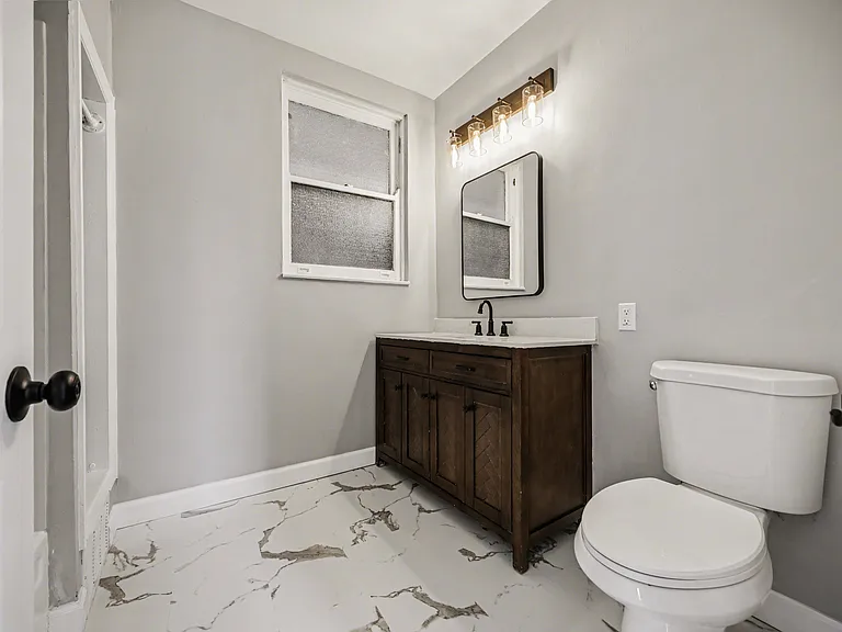 417 W 19th St #2 — Photo 4