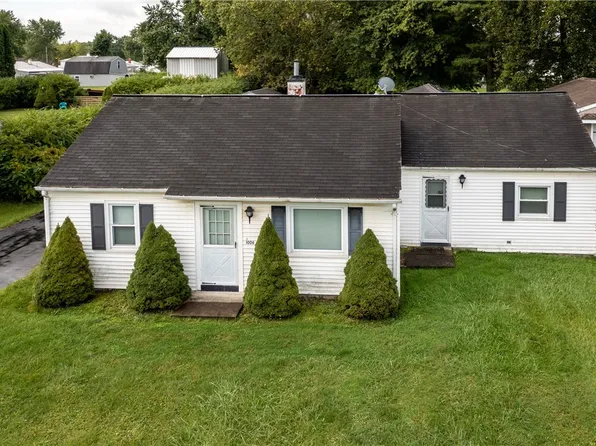 1006 Brentwood Dr, Greenville, PA 16125