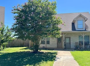 220 Sandstone Dr APT D, Jarrell, TX 76537