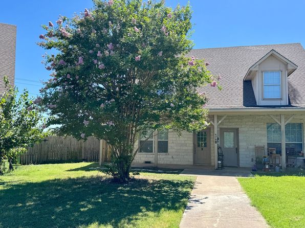 220 Sandstone Dr APT D