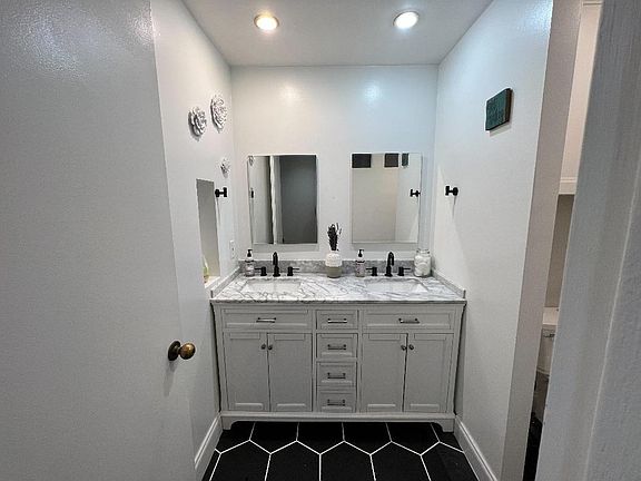2nd image of 680 N Lake Shore Dr APT 1514