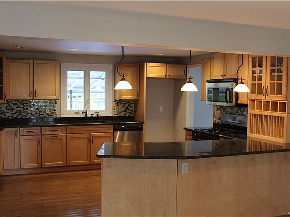 2nd image of 452 Meadow Dr