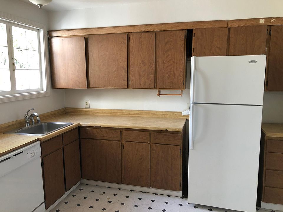 1st image of 2844 Waverley St